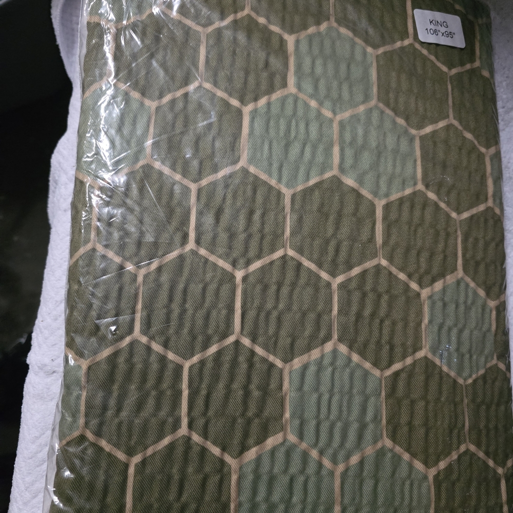 Green Hexagon Pattern Bedding Sheet